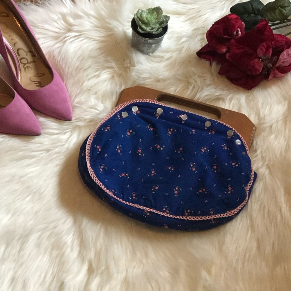 Adorable vintage blue floral and wooden clutch
